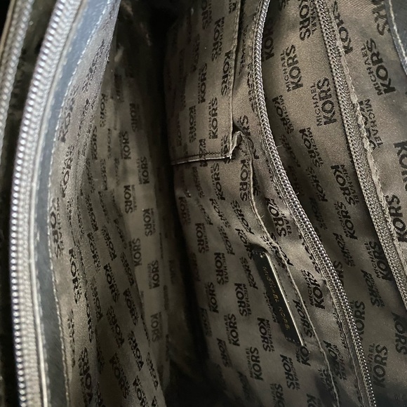 AUTHENTIC MICHAEL KORS PURSE - Picture 4 of 4